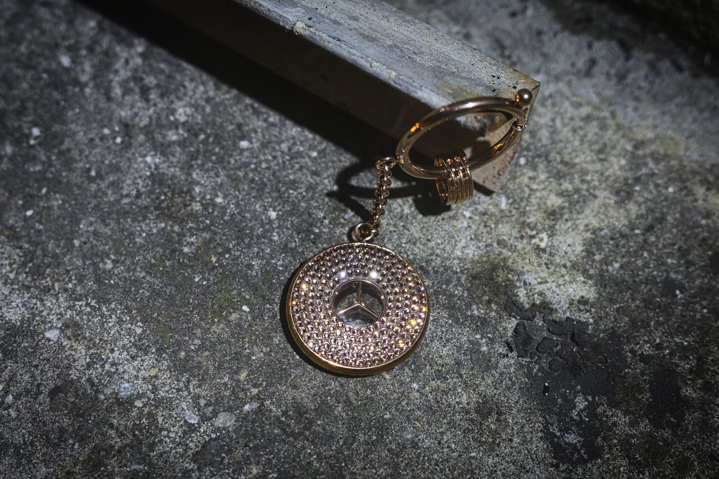 Original OEM | Mercedes-Benz Schlüsselanhänger Roségold | mit original Preciosa® Kristallen - Black Saphir Crystals