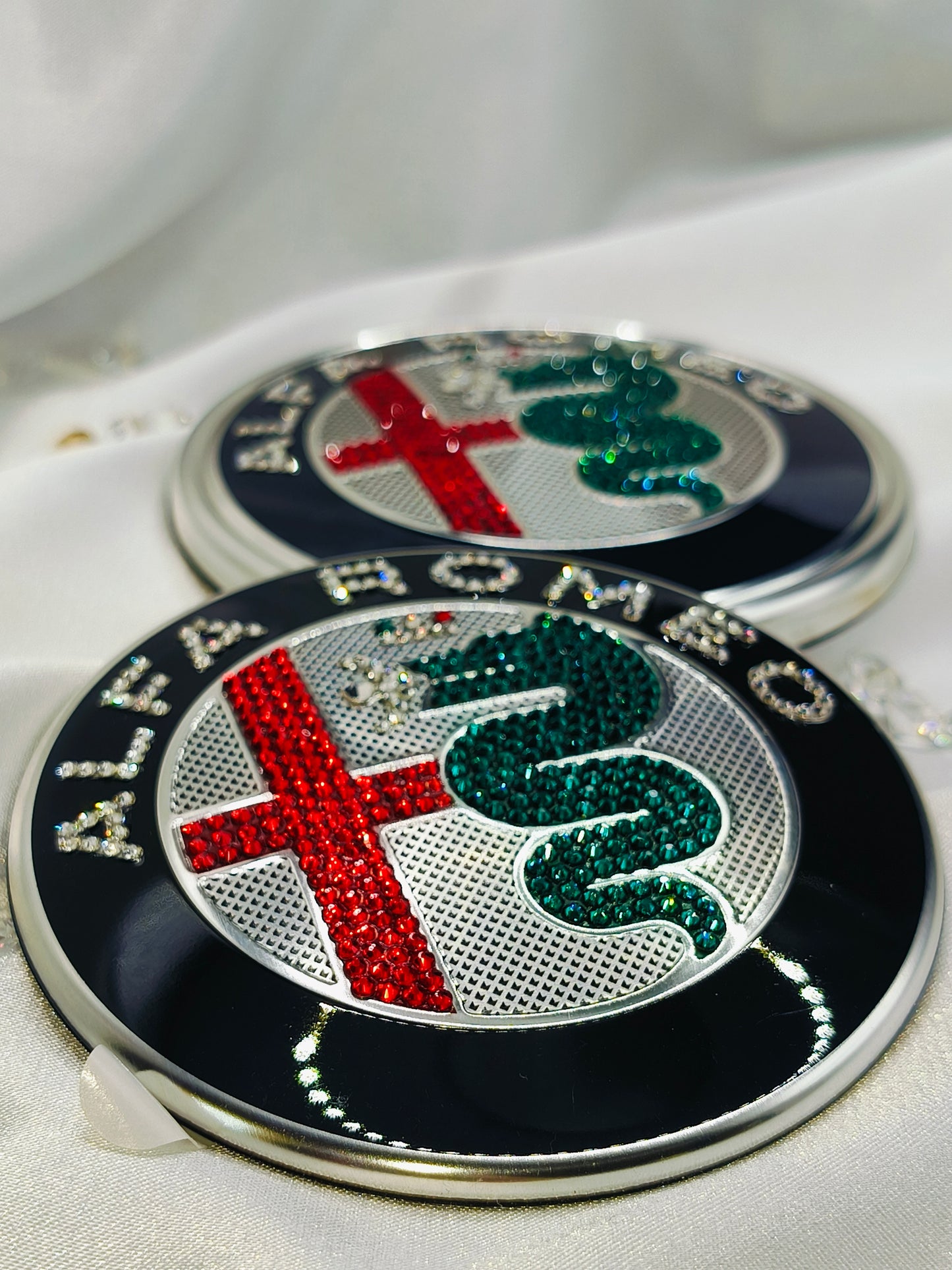 Original OEM Alfa Romeo | Logo Emblem Set vorn+hinten | mit original Preciosa® Kristallen - Black Saphir Crystals