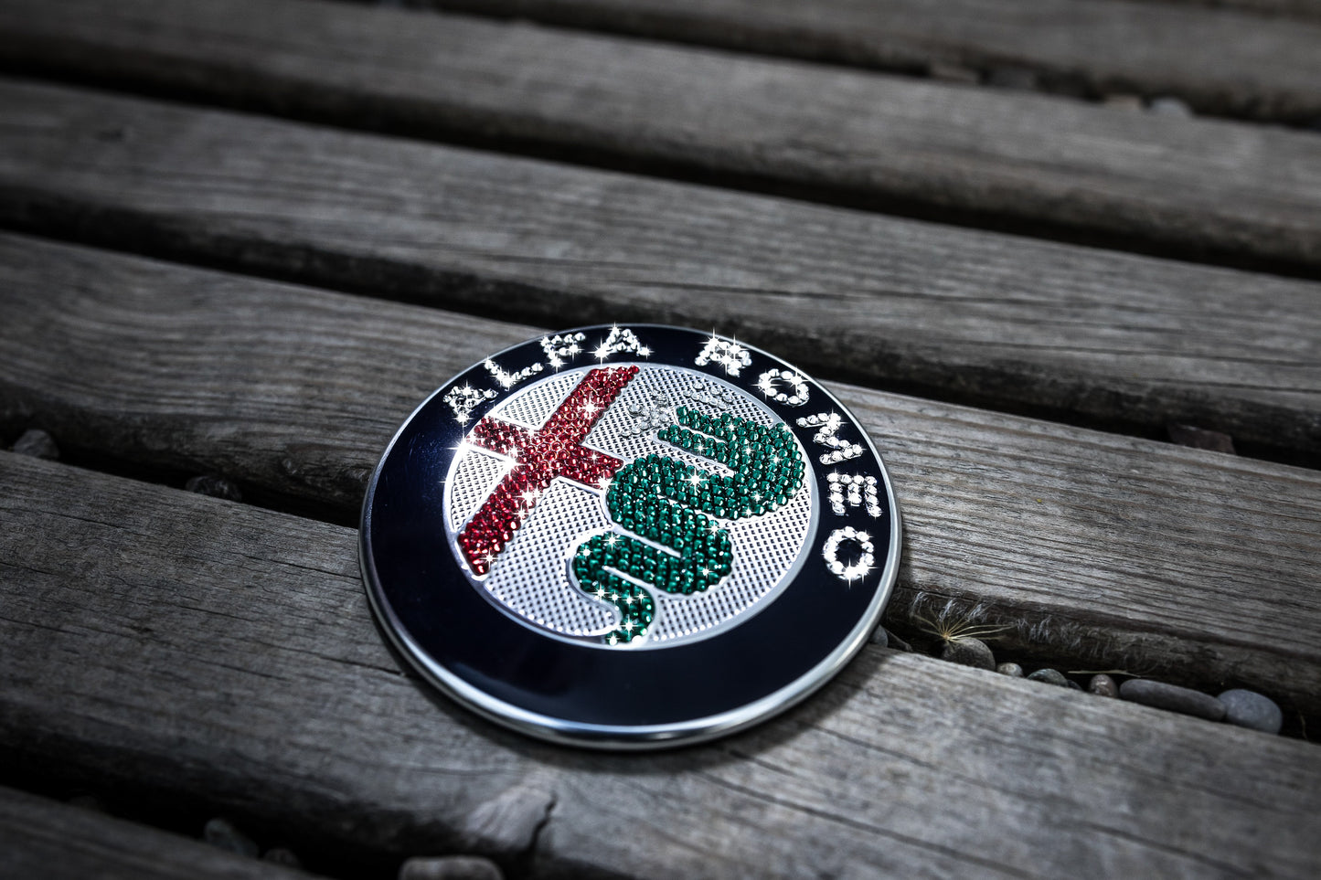 Original Logo Emblem Set vorn+hinten mit original Swarovski® oder Preciosa® Veredelt - Black Saphir Crystals