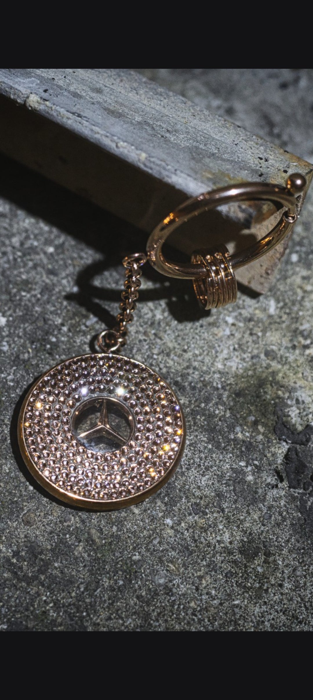 Original OEM | Mercedes-Benz Schlüsselanhänger Roségold | mit original Swarovski®/Preciosa® - Black Saphir Crystals