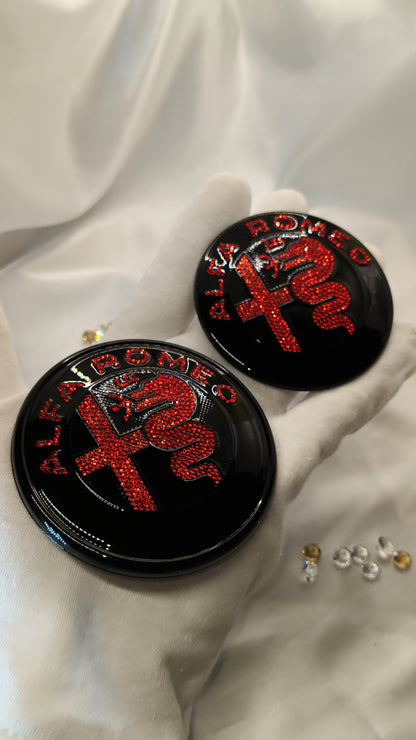 Original OEM Alfa Romeo | Logo Emblem Set vorn+hinten Schwarz/Rot | mit original Preciosa® Kristallen - Black Saphir Crystals