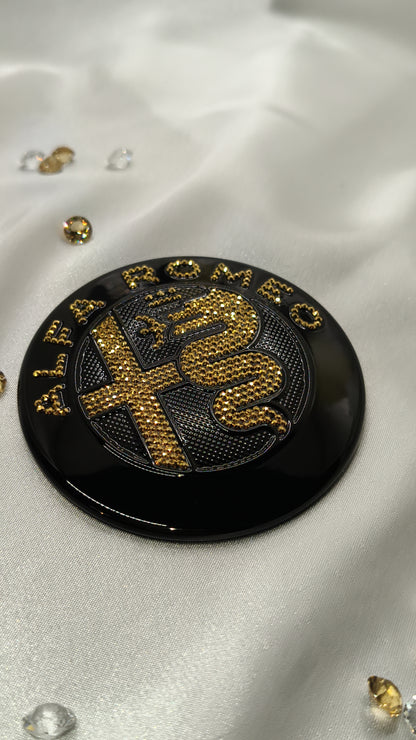 Original OEM Alfa Romeo | Logo Emblem Set vorn+hinten Schwarz/Gold | mit original Preciosa® Kristallen