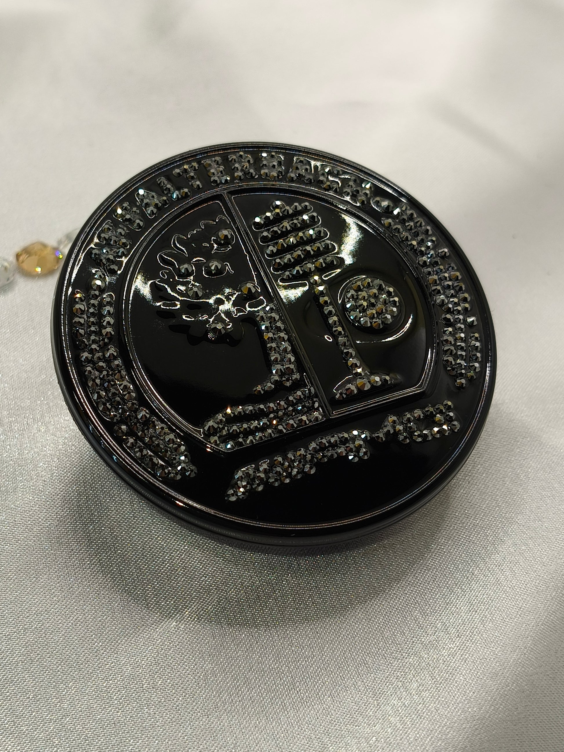 Original OEM | Mercedes-Benz AMG Affalterbach Logo Motorhaube | mit original Preciosa® Kristallen - Black Saphir Crystals