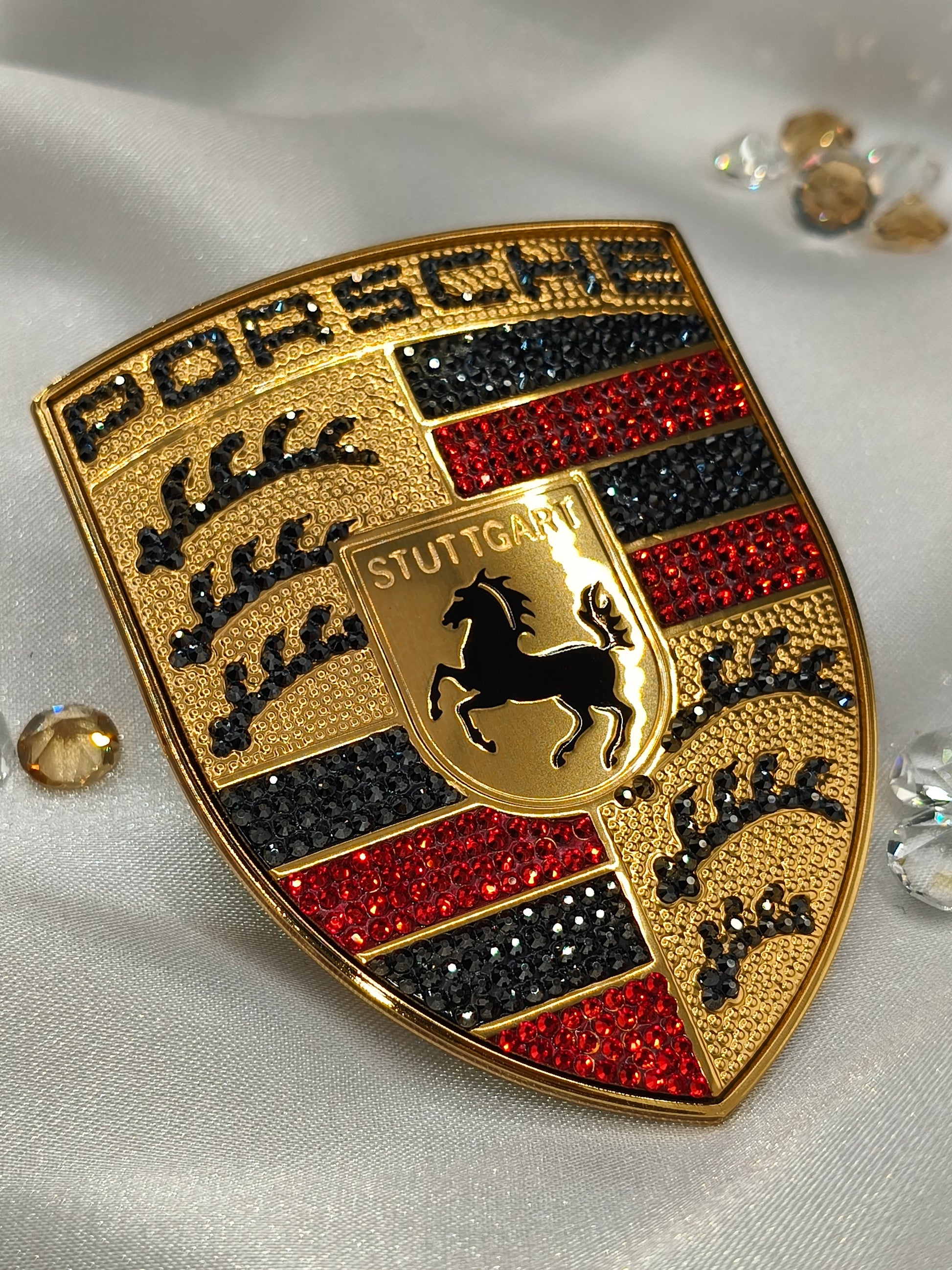 Original OEM | Porsche Logo Emblem Motorhaube | mit original Preciosa® Kristallen - Black Saphir Crystals