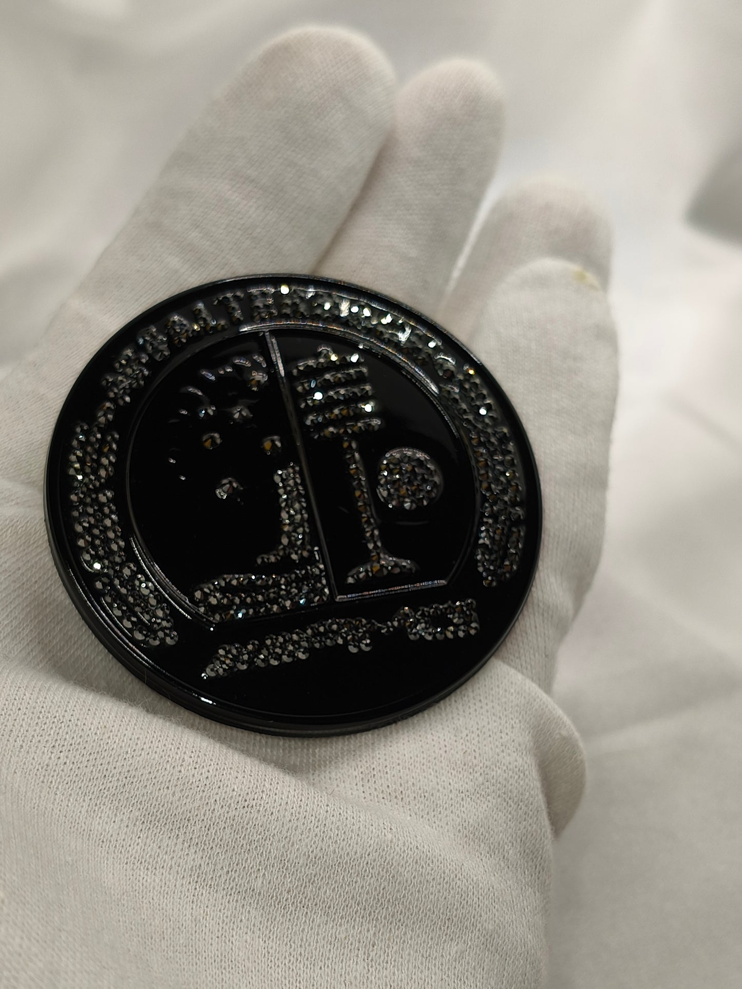 Original OEM | Mercedes-Benz AMG Affalterbach Logo Motorhaube | mit original Preciosa® Kristallen - Black Saphir Crystals