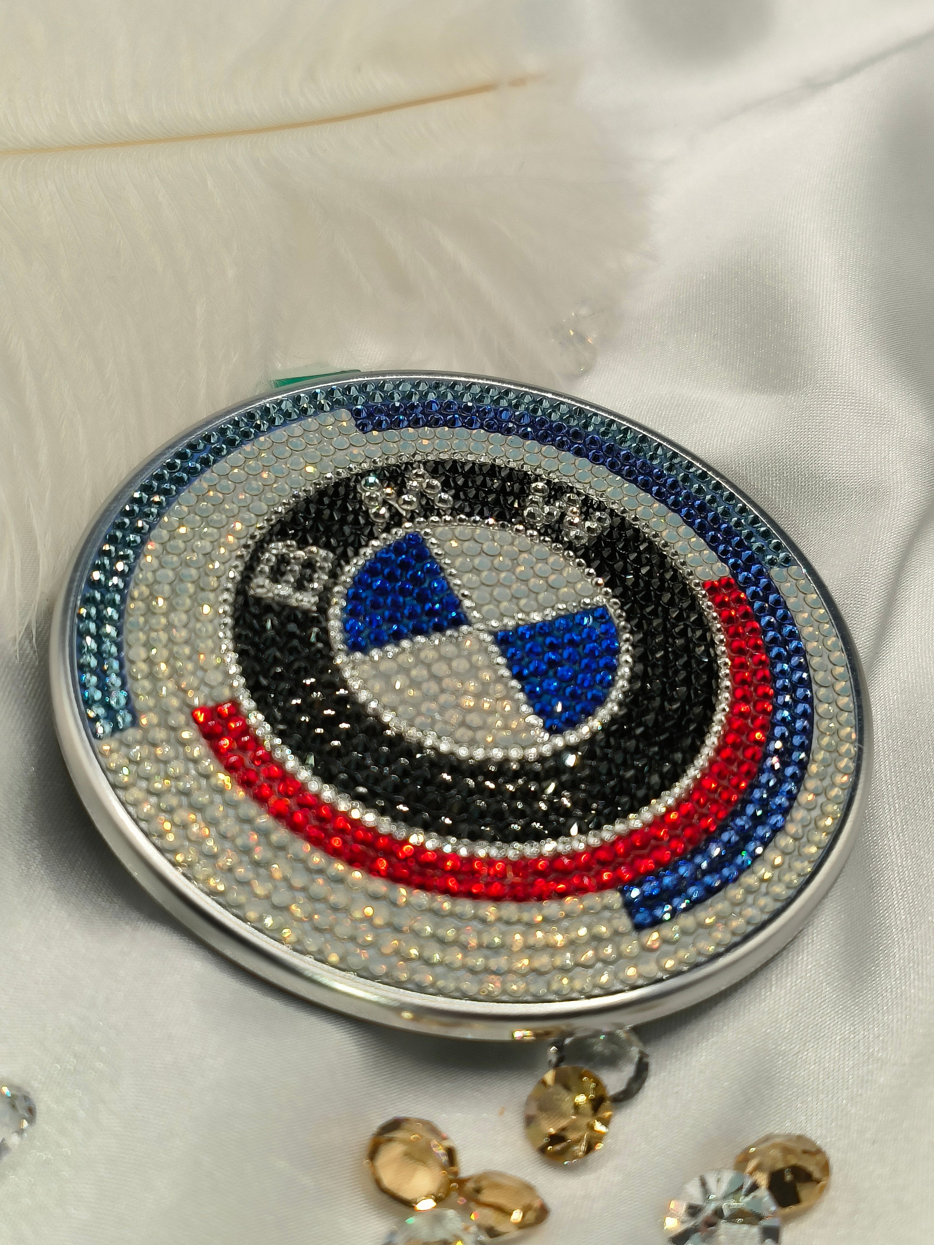 Original OEM | BMW Logo Emblem 50 years anniversary edition | Set vorn+hinten komplett bestückt |  mit original Preciosa® Kristallen