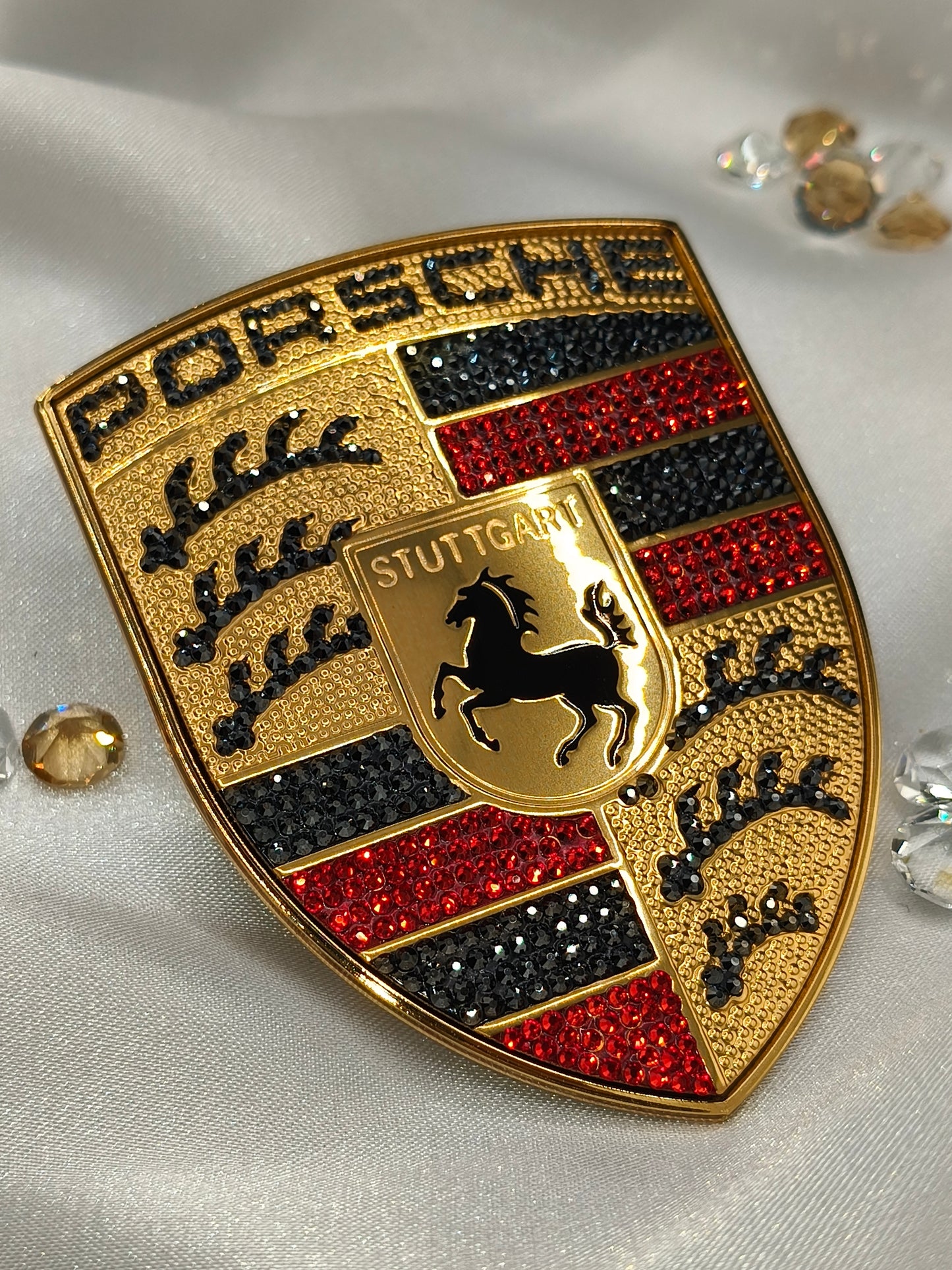 Original OEM | Porsche Logo Emblem Motorhaube | mit original Preciosa® Kristallen - Black Saphir Crystals