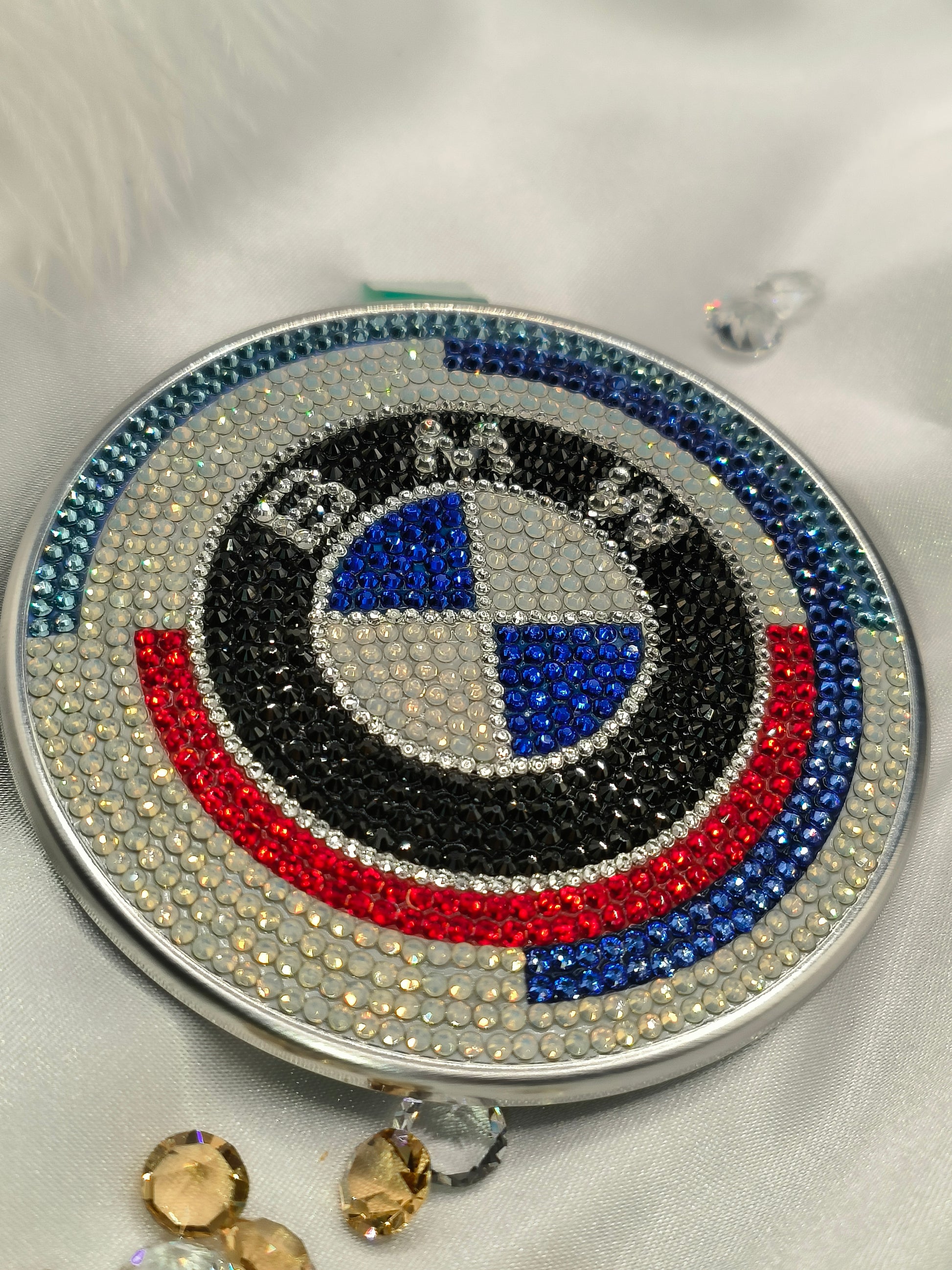 Original OEM | BMW Logo Emblem 50 years anniversary edition | Set vorn+hinten komplett bestückt |  mit original Preciosa® Kristallen - Black Saphir Crystals