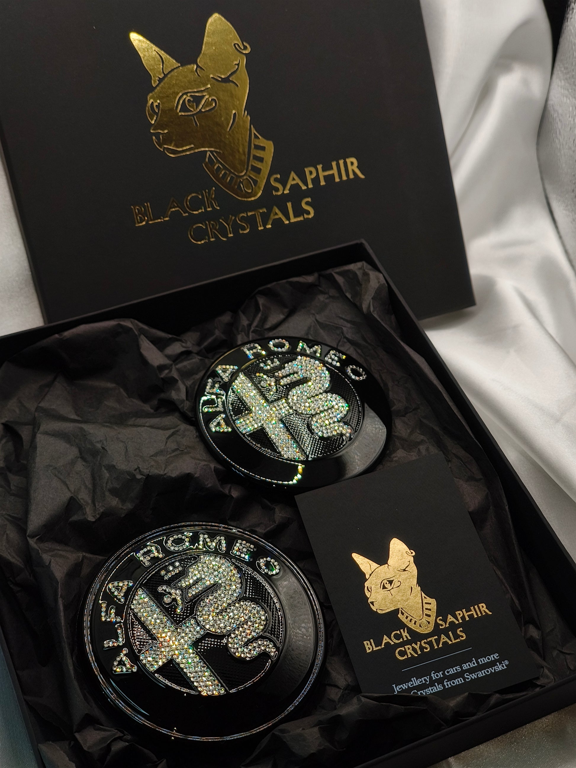 Original OEM Alfa Romeo | Logo Emblem Set vorn+hinten | mit original Preciosa® Kristallen - Black Saphir Crystals