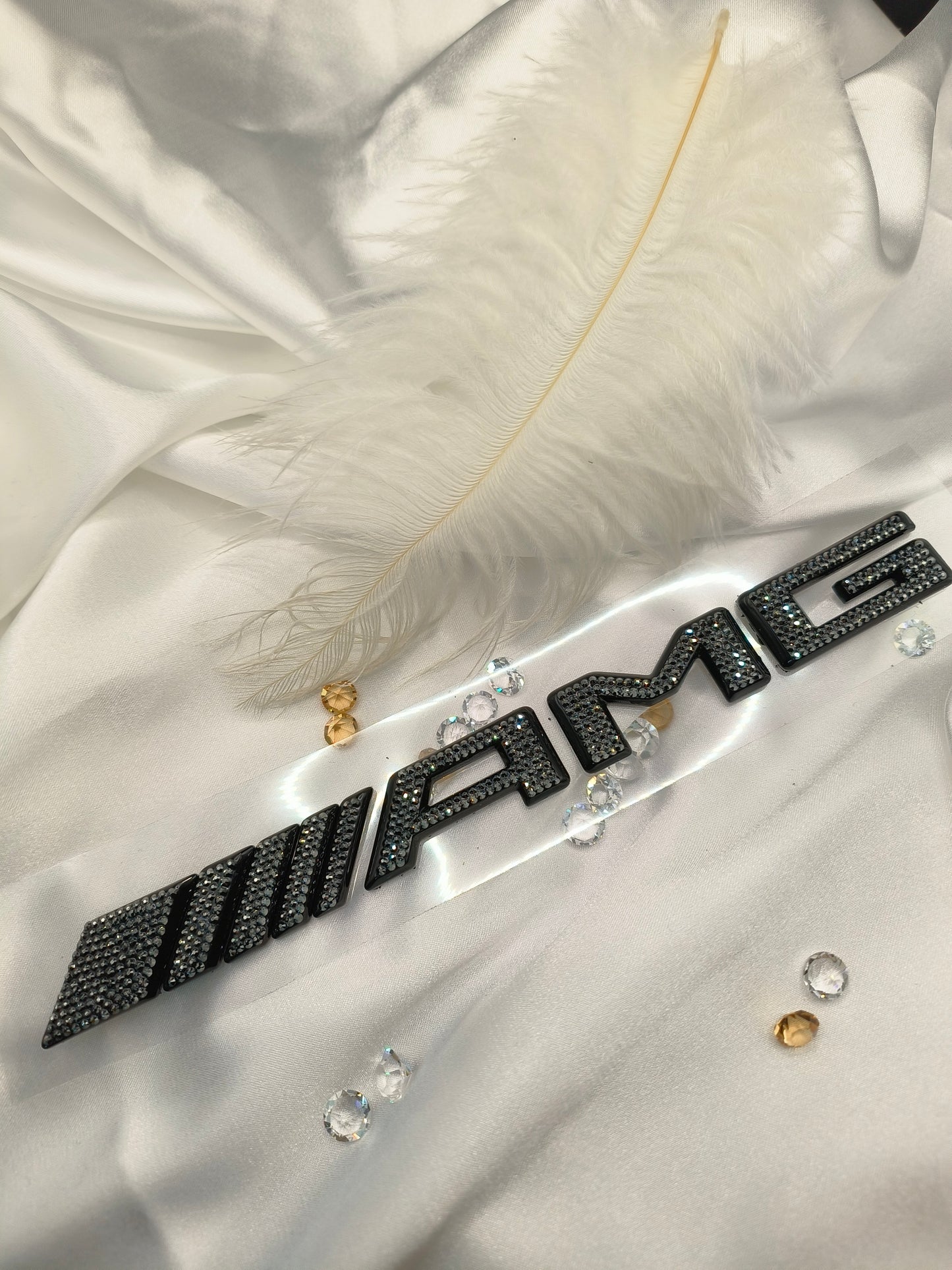 Original OEM | Mercedes-Benz AMG Logo Emblem | mit original Preciosa® Kristallen - Black Saphir Crystals