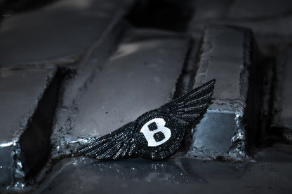 Original Bentley | Logo Emblem | mit original Swarovski® oder Preciosa® Kristallen veredelt | bling iced luxury gift batch tuning - Black Saphir Crystals