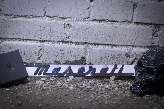 Original Maserati Logo Schriftzug hinten mit Swarovski® oder Preciosa® Veredelt - Black Saphir Crystals