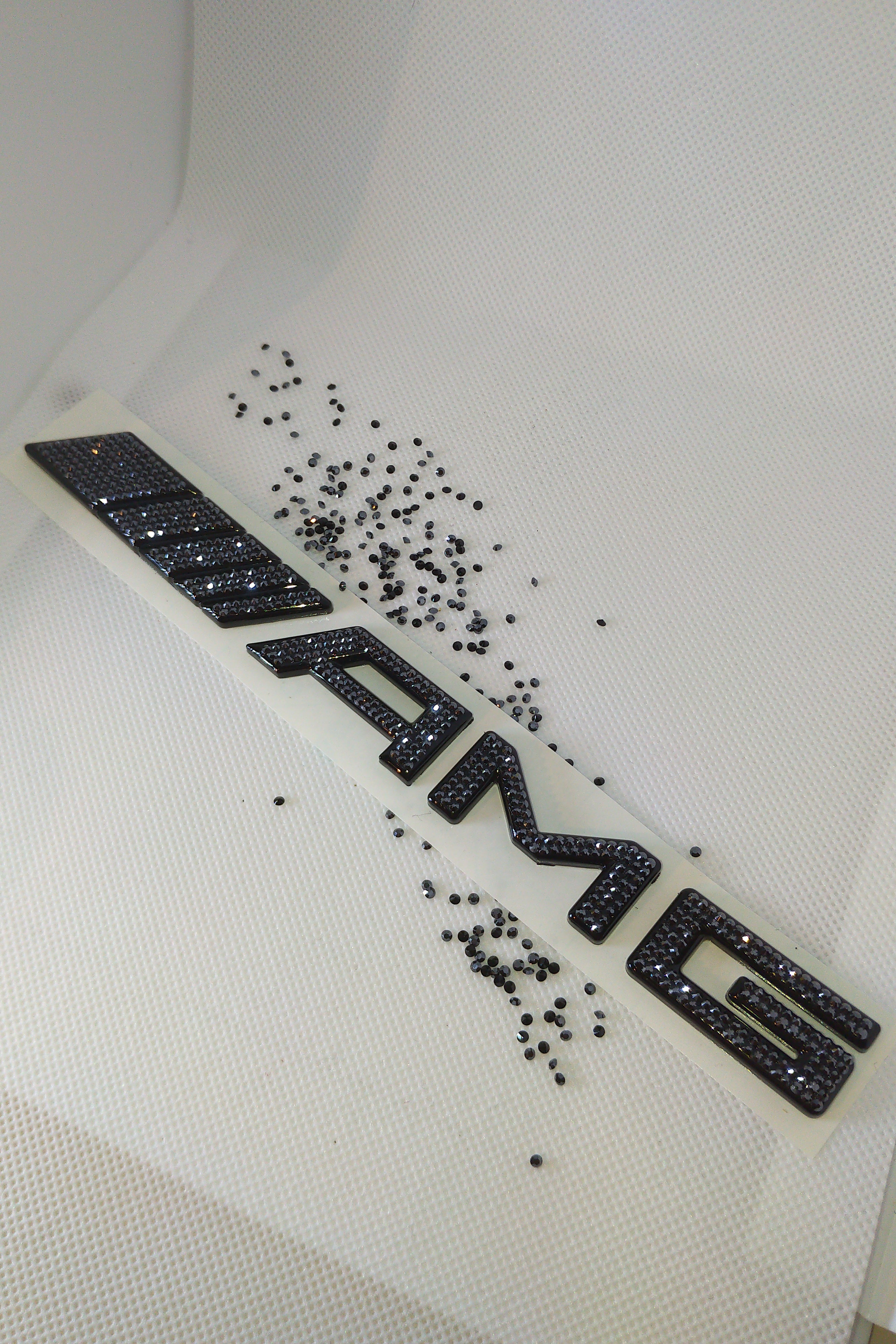 Original Mercedes AMG schrift Logo Emblem mit original Swarovski® oder Preciosa® Veredelt - Black Saphir Crystals