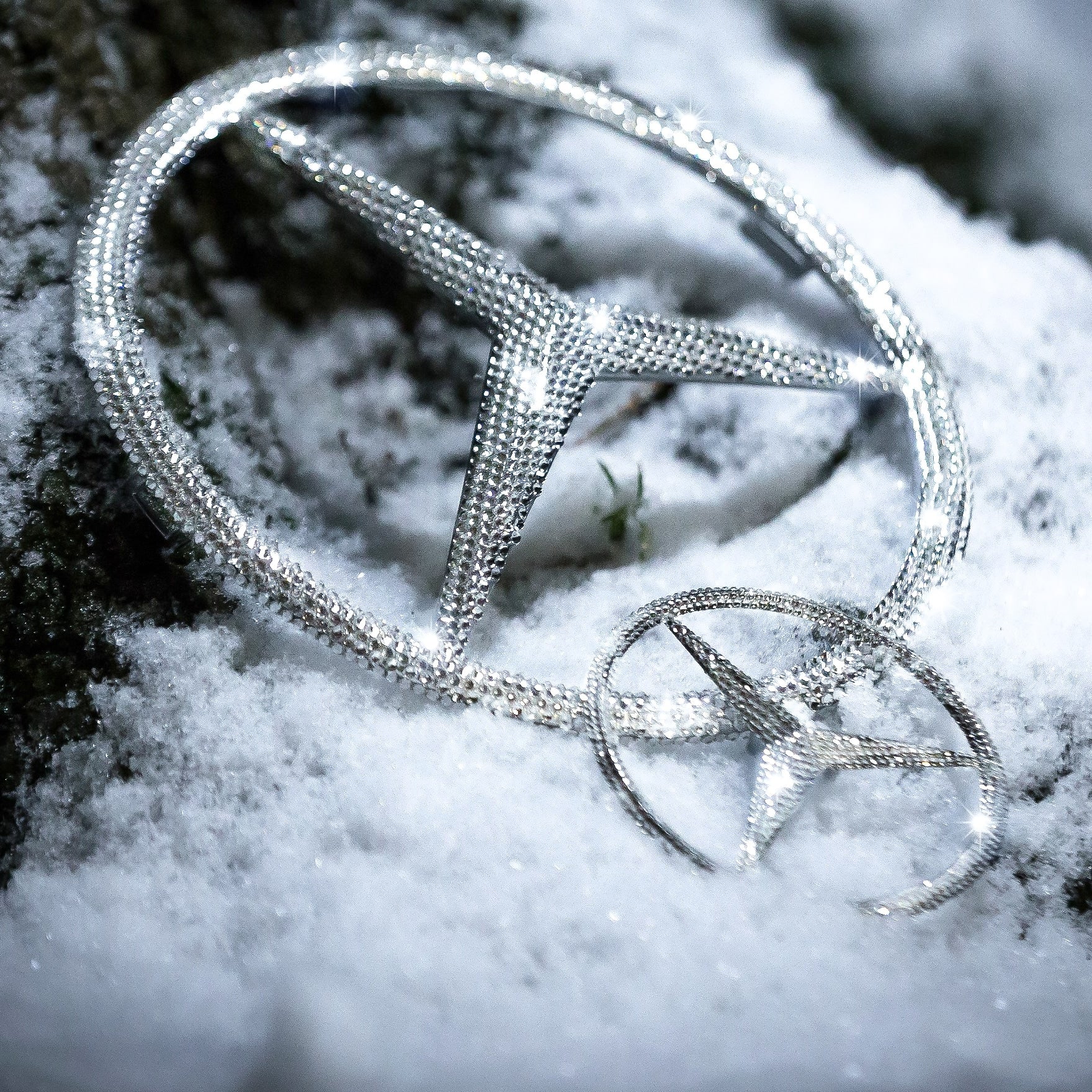 Original Mercedes Logo Emblem vorn Grill mit original Swarovski® oder Preciosa® Veredelt 3mm - Black Saphir Crystals