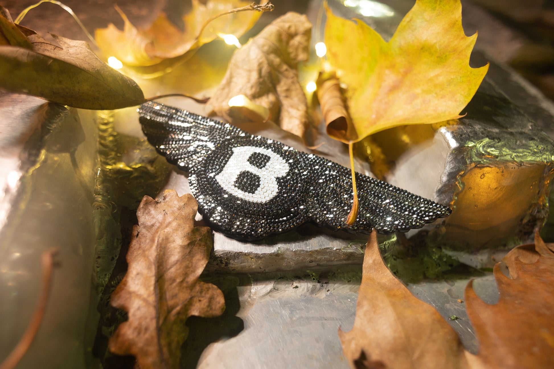 Original Bentley | Logo Emblem | mit original Swarovski® oder Preciosa® Kristallen veredelt | bling iced luxury gift batch tuning - Black Saphir Crystals