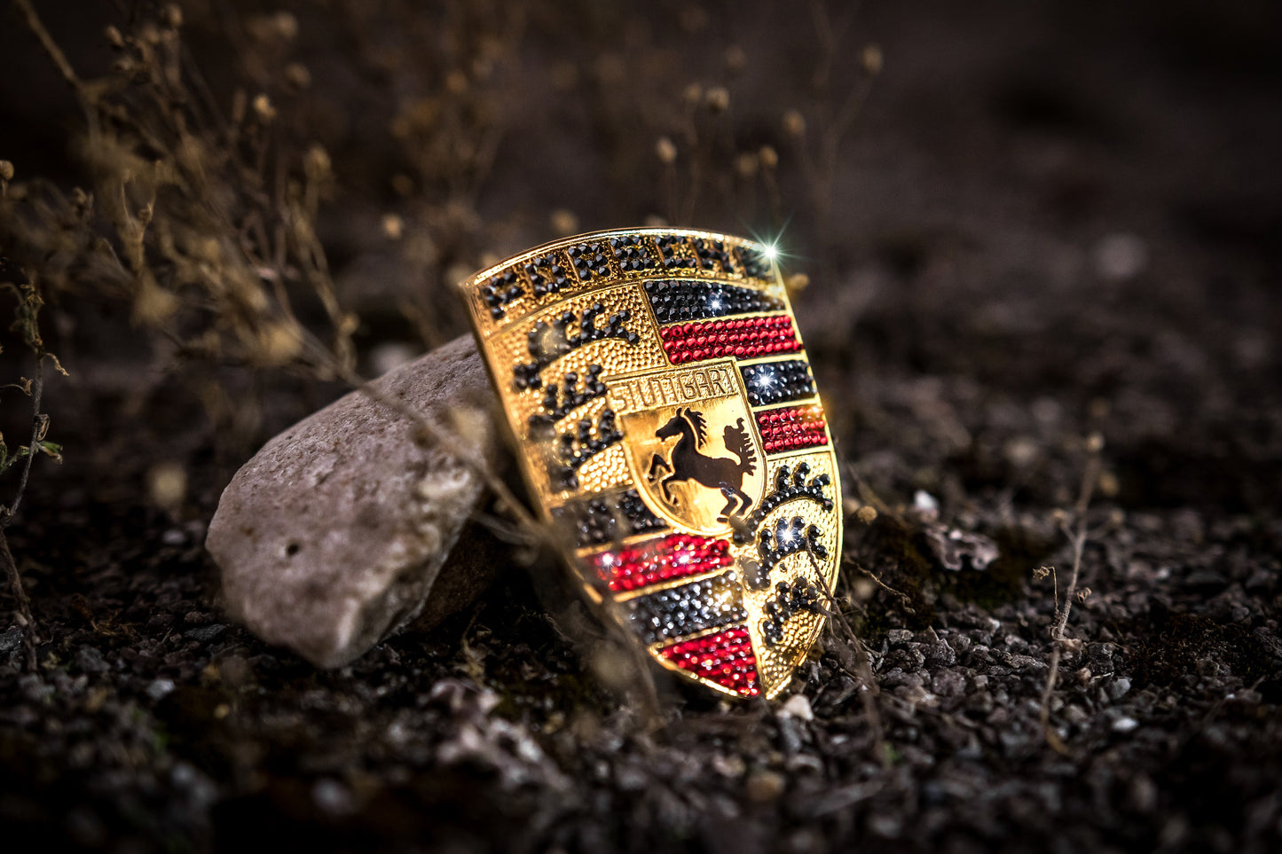 Original Porsche Logo Emblem mit original Swarovski® oder Preciosa® Veredelt - Black Saphir Crystals