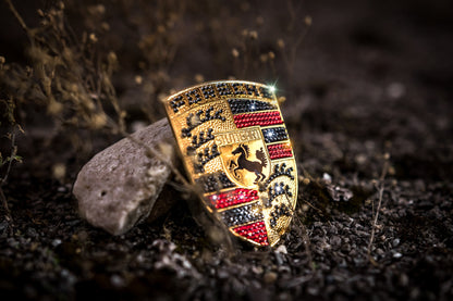 Original Porsche Logo Emblem mit original Swarovski® oder Preciosa® Veredelt - Black Saphir Crystals