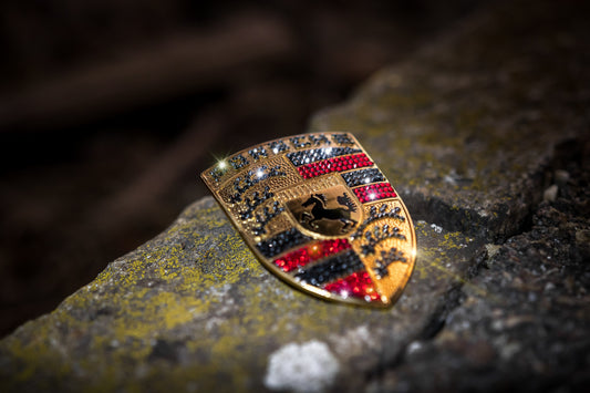 Original Porsche Logo Emblem mit original Swarovski® oder Preciosa® Veredelt - Black Saphir Crystals