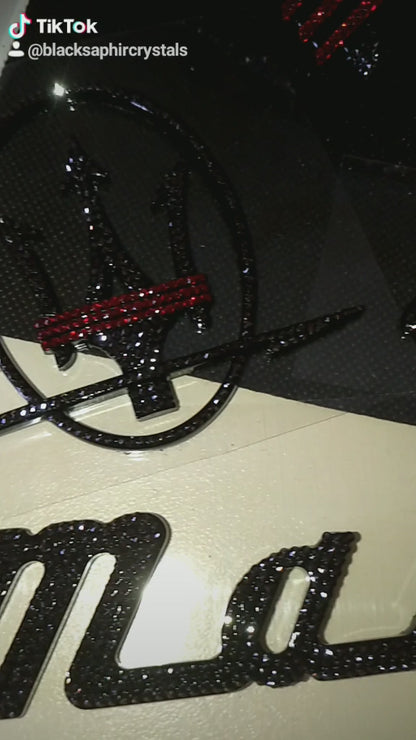 Original OEM | Maserati Logo Emblem Dreizack komplett Set | mit original Preciosa® Kristallen